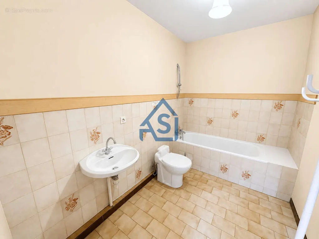 Salles de bain - Appartement T5 en Triplex avec Terrasses et Parking Privatif