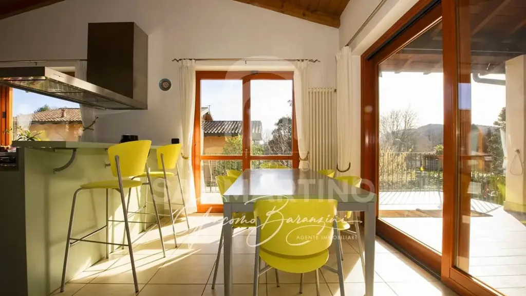 Salle à manger - Villa with Garden in Travedona-Monate
