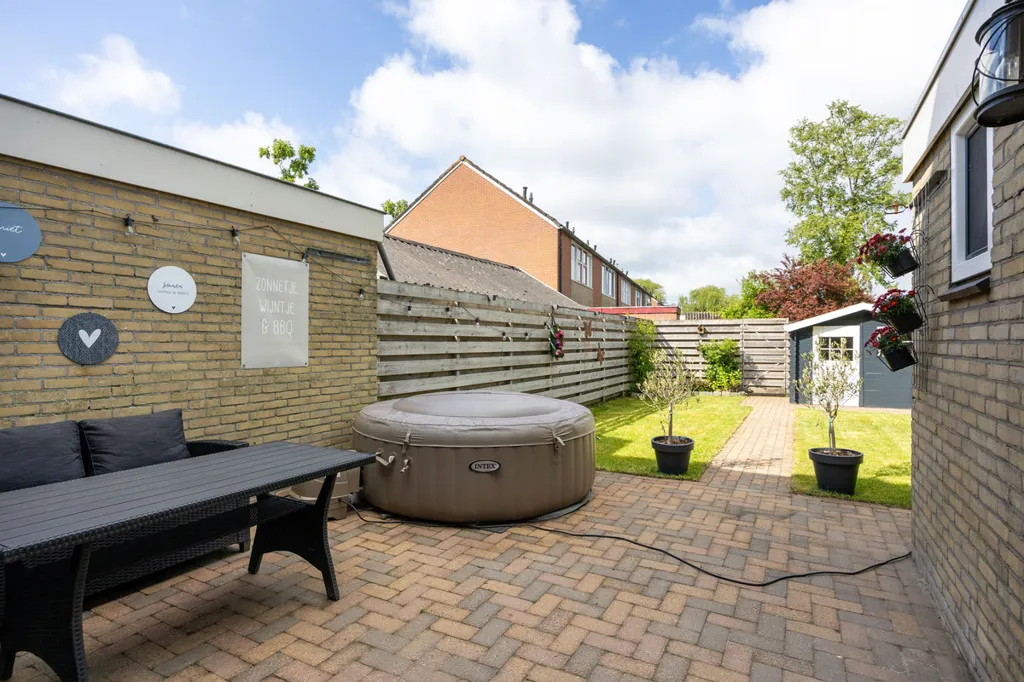 Aed - Modernised Semi-Detached House with Garden in Marum