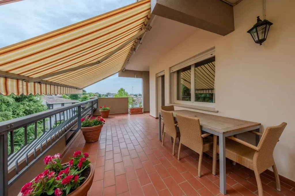 Terrass - Luxury Penthouse with 4-Directional Views in Conegliano