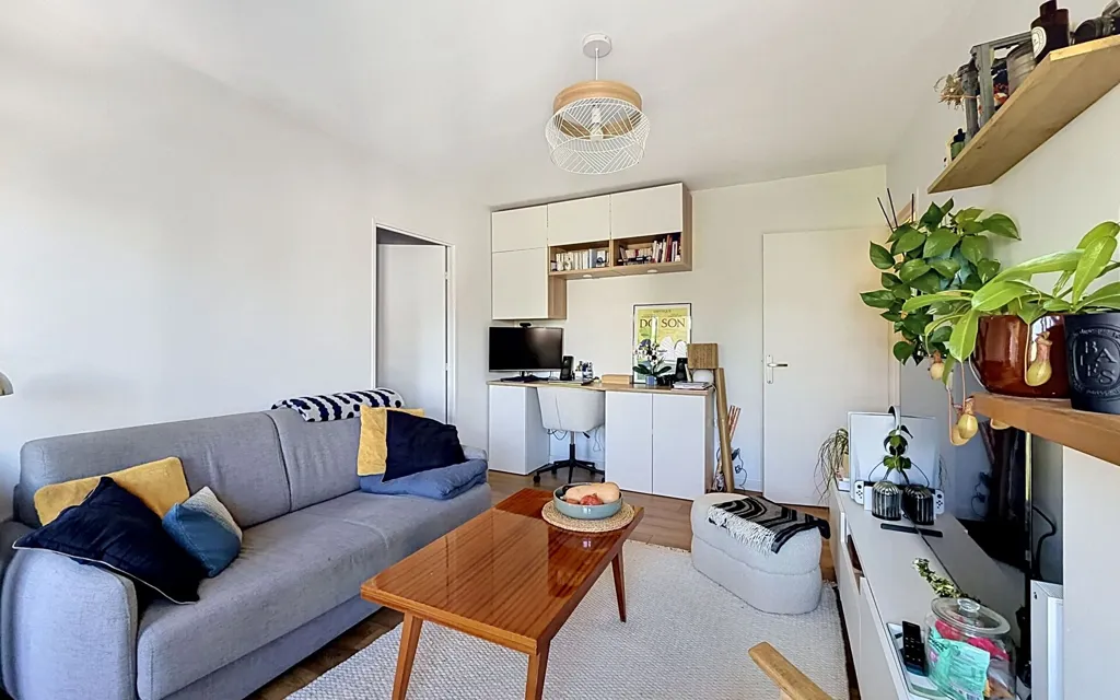 Séjour - Appartement T2 avec Balcon Sud-Ouest à Suresnes