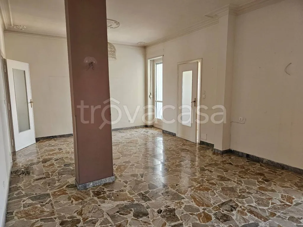 Pièces - Apartment with Balconies in Central Turin