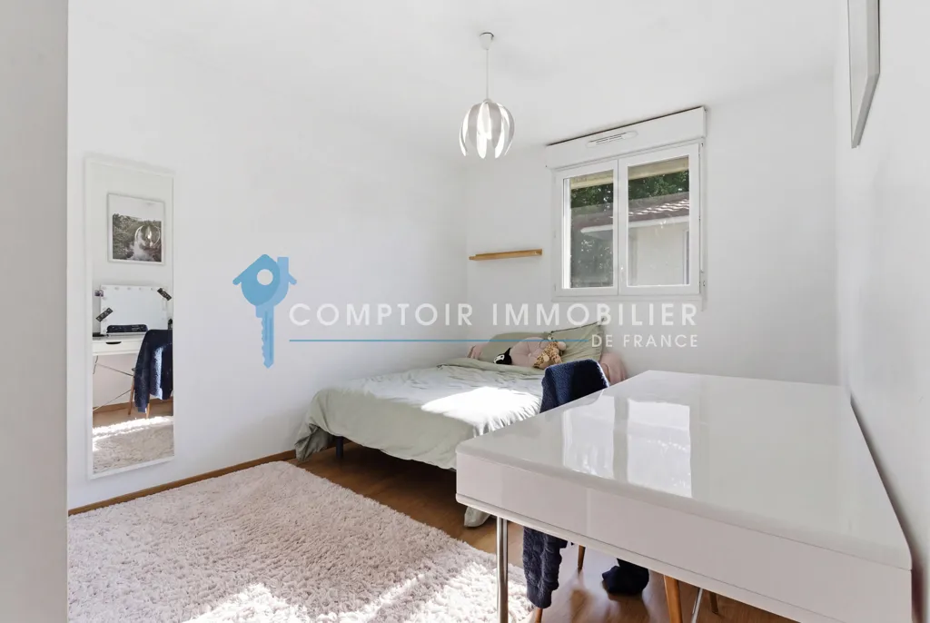 Chambres - Maison de 4 Chambres avec Terrasse à Saint-Ismier