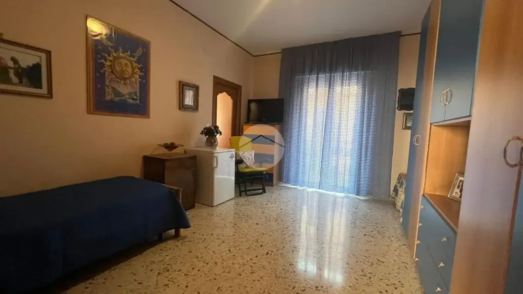 Chambres - 1970s Apartment with Balcony in Palermo