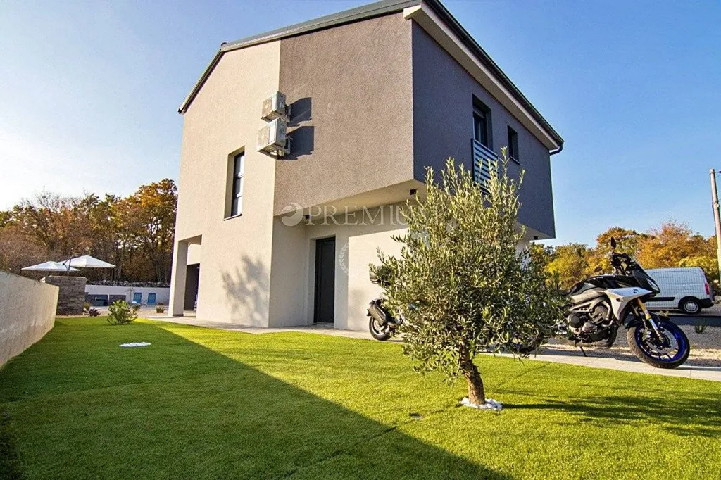 Esterno - Contemporary House with Pool in Dobrinj
