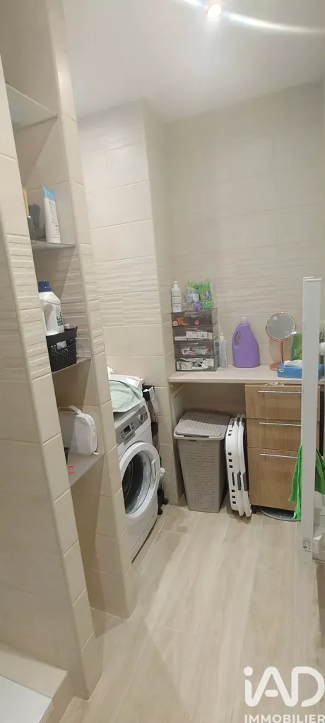 Utility Room - 4-Bedroom Apartment with Terrace in Chelles
