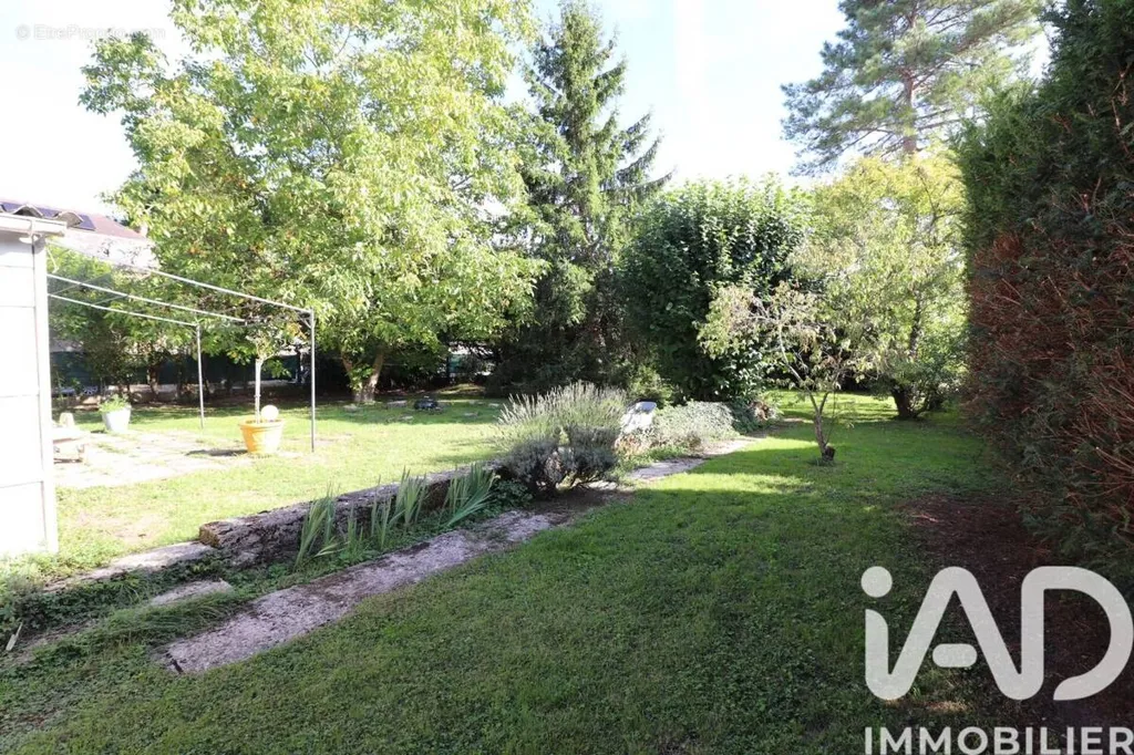 Jardin - Terrain à Bâtir avec Double Exposition à Héricy