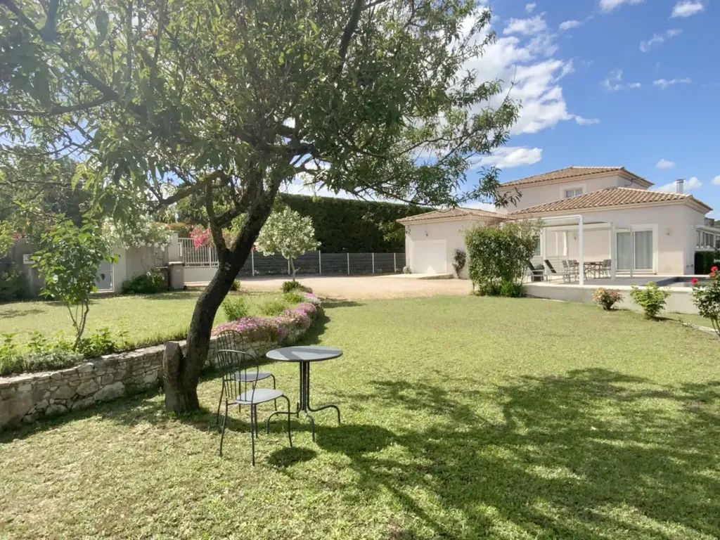 Garden - Luxury Villa with Pool near Uzès