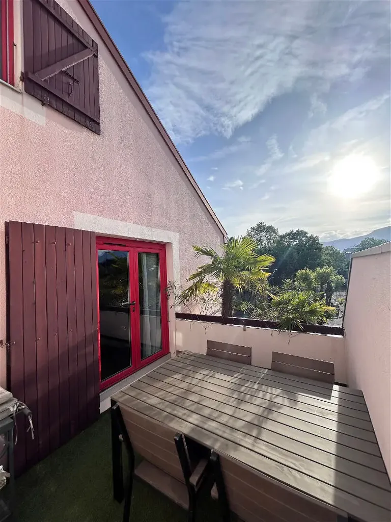 Terrasse - Appartement Duplex avec Terrasse et Vue Dégagée à Chambéry