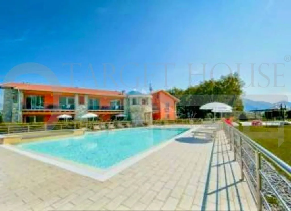 Piscine - Luxury Flat with Private Garden in Gravedona