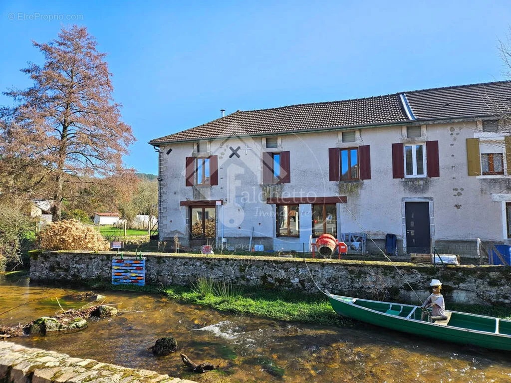 Esterno - Charming Mill House with Water Feature in Saint-Clément