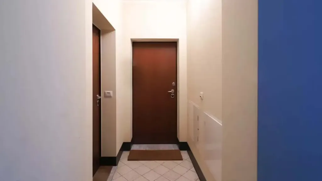 hallway_entrance