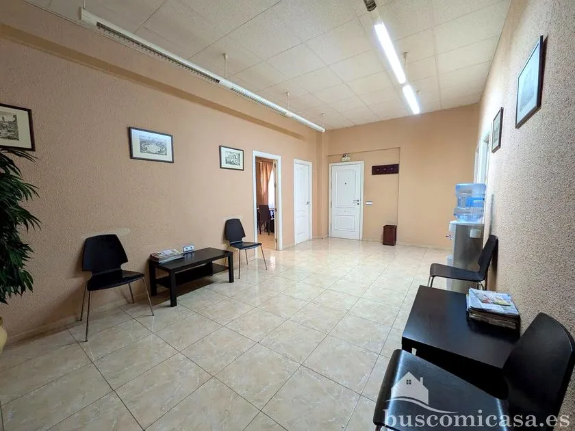 Esik - Commercial Building with Terrace in Linares
