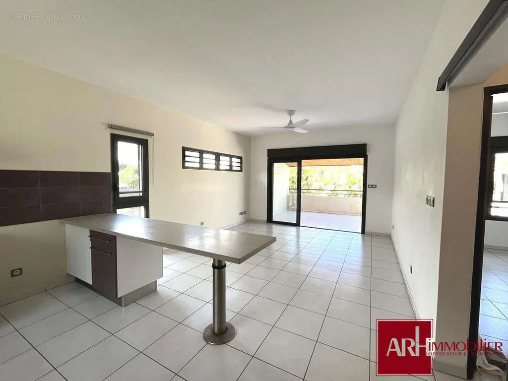 Cuisine - Appartement Traversant avec Terrasse à Saint-Paul