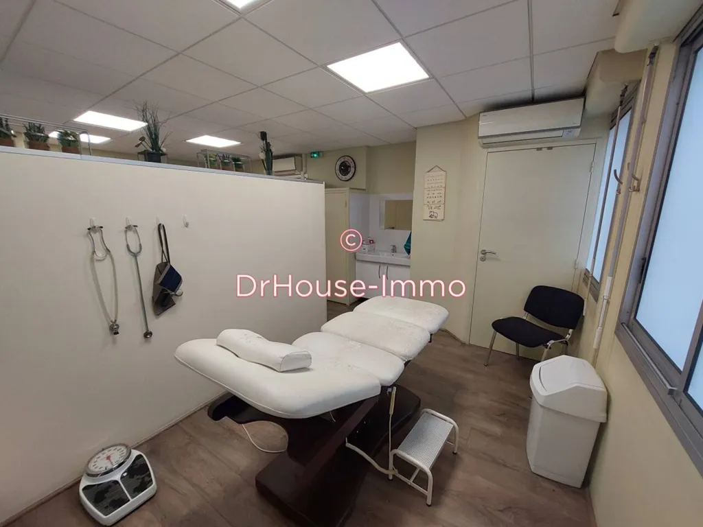 Office - Commercial Property with PMR Access in Aix-En-Provence