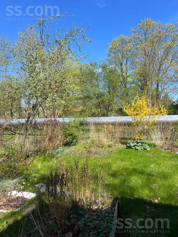 Aed - Flat with Private Garden in Šampēteris-Pleskodāle, Riga