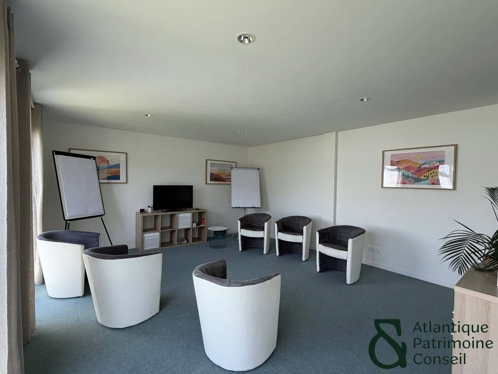 Kabinet - Office Conversion with Garden in Orvault