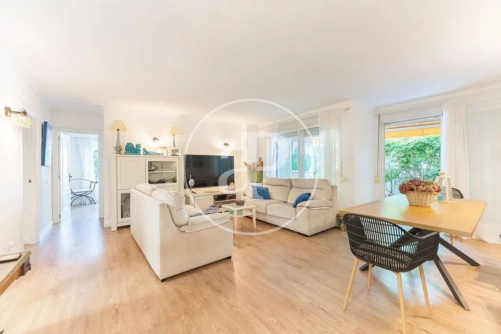 Elutuba - Ground Floor Flat with Terrace in El Coll d'en Rabassa