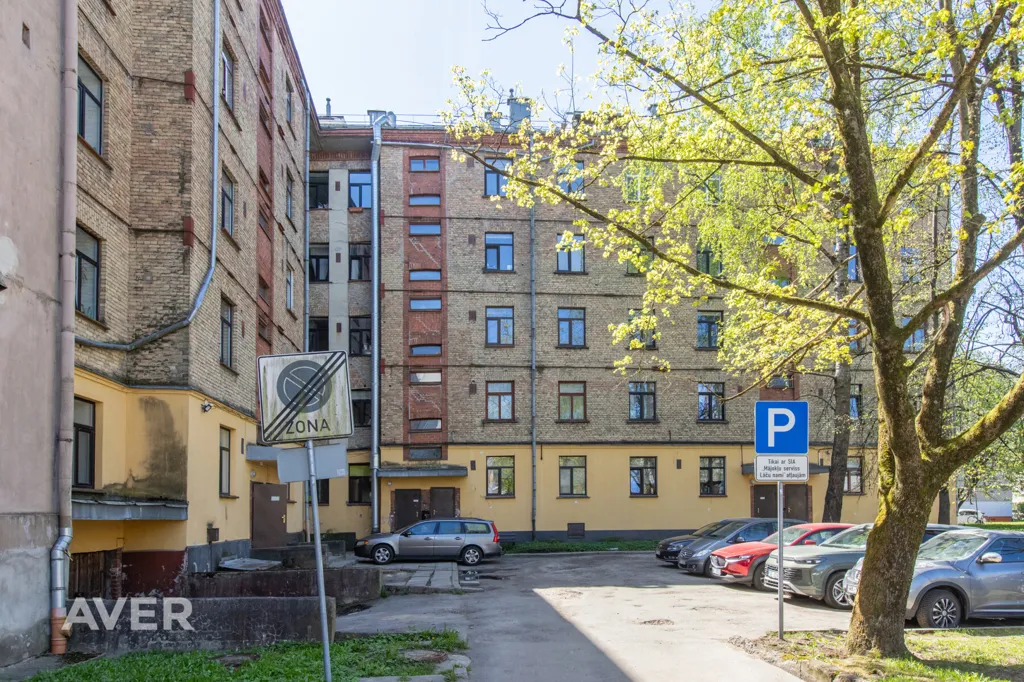 Jardin - 3-Bedroom Flat with Central Location in Riga