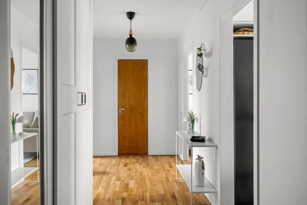 Hallway - Renovated Apartment with Balcony in Tyresö