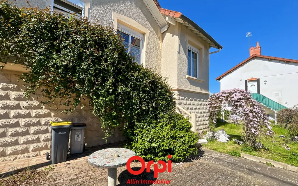 Extérieur - Maison Individuelle avec Jardin à Montluçon
