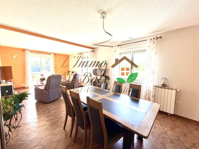 Söögituba - Villa with Garden and Terrace in Chanas