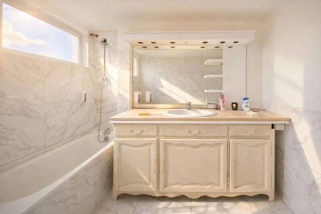 Salles de bain - Appartement de Colocation 5 Chambres à Sarcelles