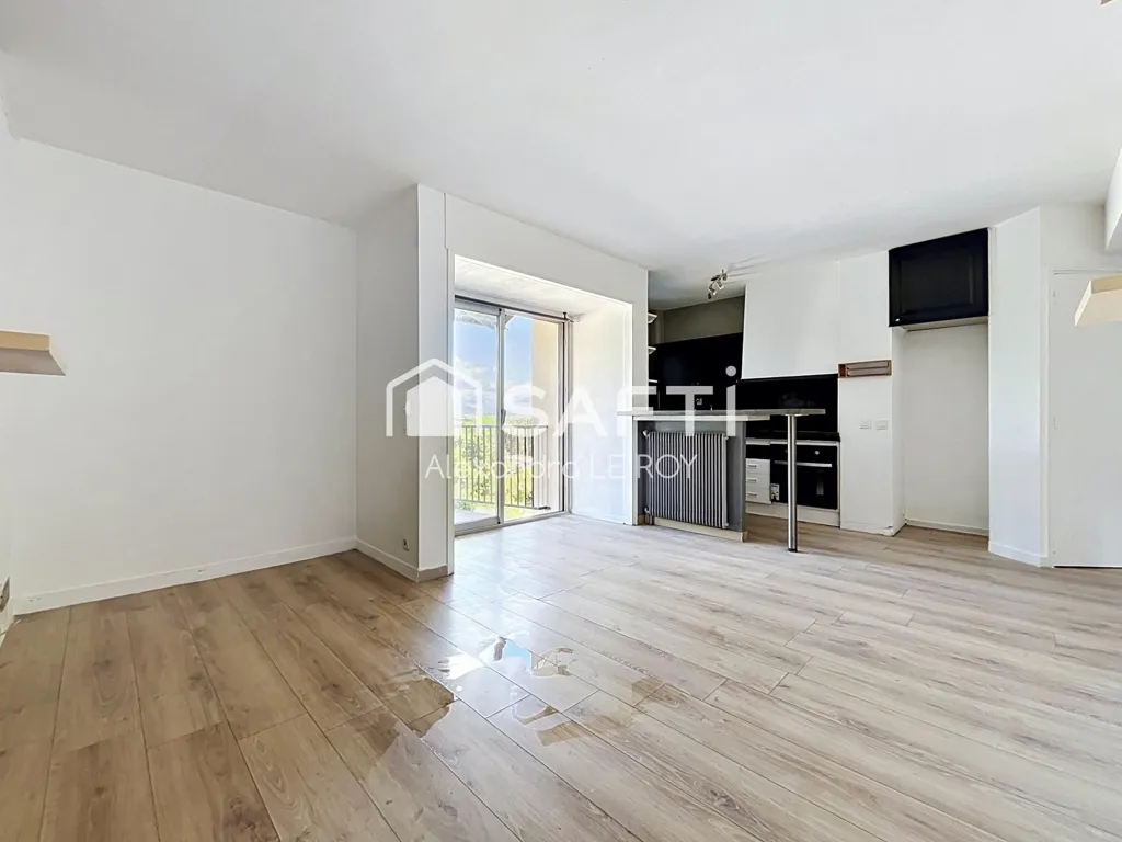 Elutuba - 2-Bedroom Apartment with Balcony in Montpellier