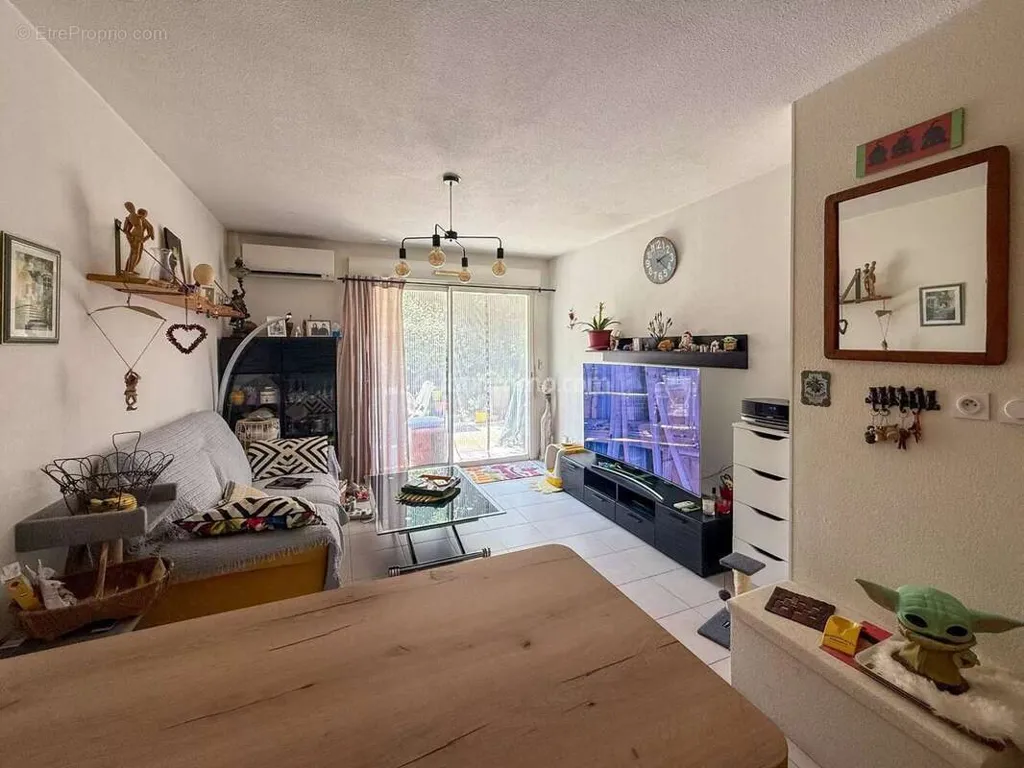 Elutuba - 2-Bed Flat with South-Facing Garden in Draguignan