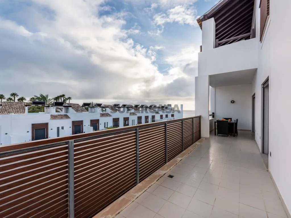 Balcon - Two-Bedroom Apartment with Pool in Lagos