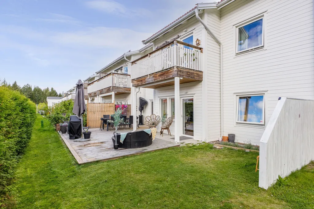 Jardin - Spacious 4-Bedroom with Sunny Terrace in Bredsand