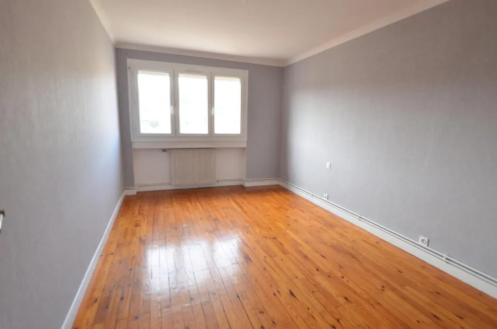 Pièces - Appartement rénové avec box à Unieux