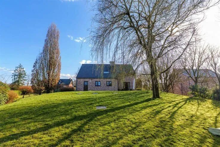 Aed - Villa with Terrace in Haversin Village