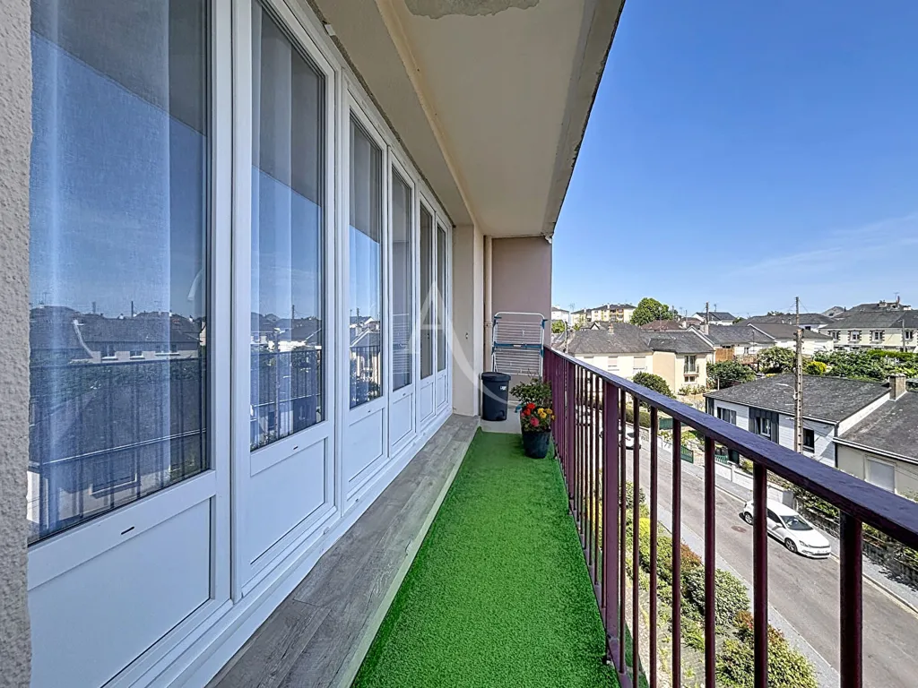 Rõdu - Renovated 3-Bed Flat with Balcony in Laval