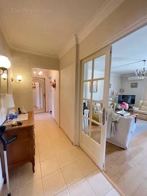 Entrée - Appartement T3 avec Balcon au Centre-ville d'Alès