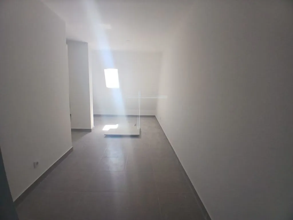 Pièces - Luxury 2-Bed Flat with Balcony in Charneca de Caparica
