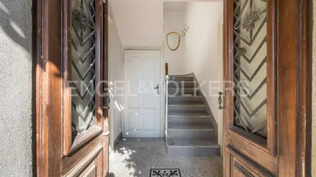 Esik - Historic Villa with Lake View in Bee