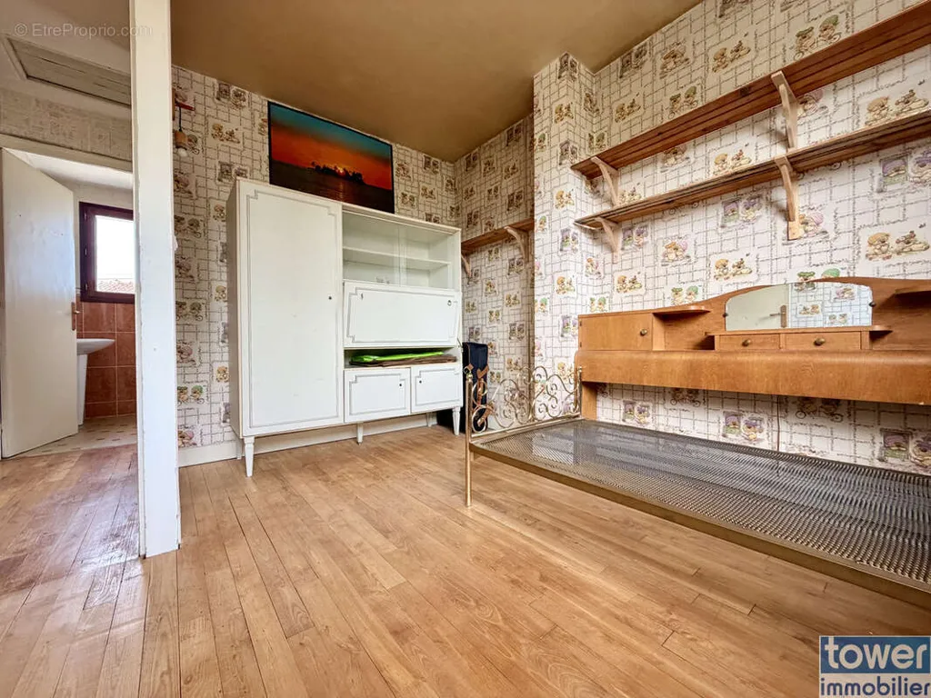 Chambres - Maison avec jardin et garage à Drancy