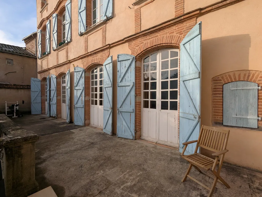 Aed - City Centre Flat with Private Garden in Gaillac