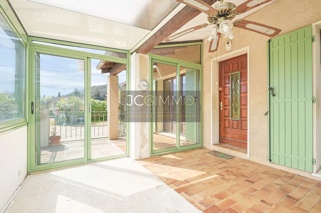 Terrasse - Villa T3 avec Jardin et Garage à Cabasse