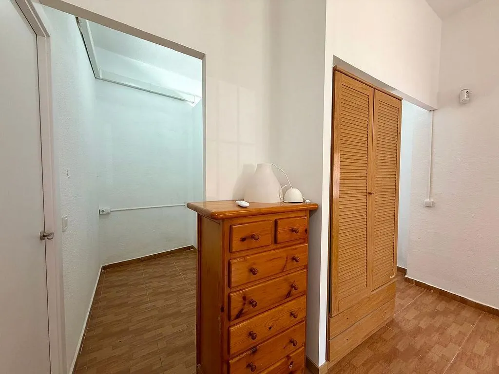 Magamistoad - 2-Bedroom Flat with Air Conditioning in Villaverde Alto