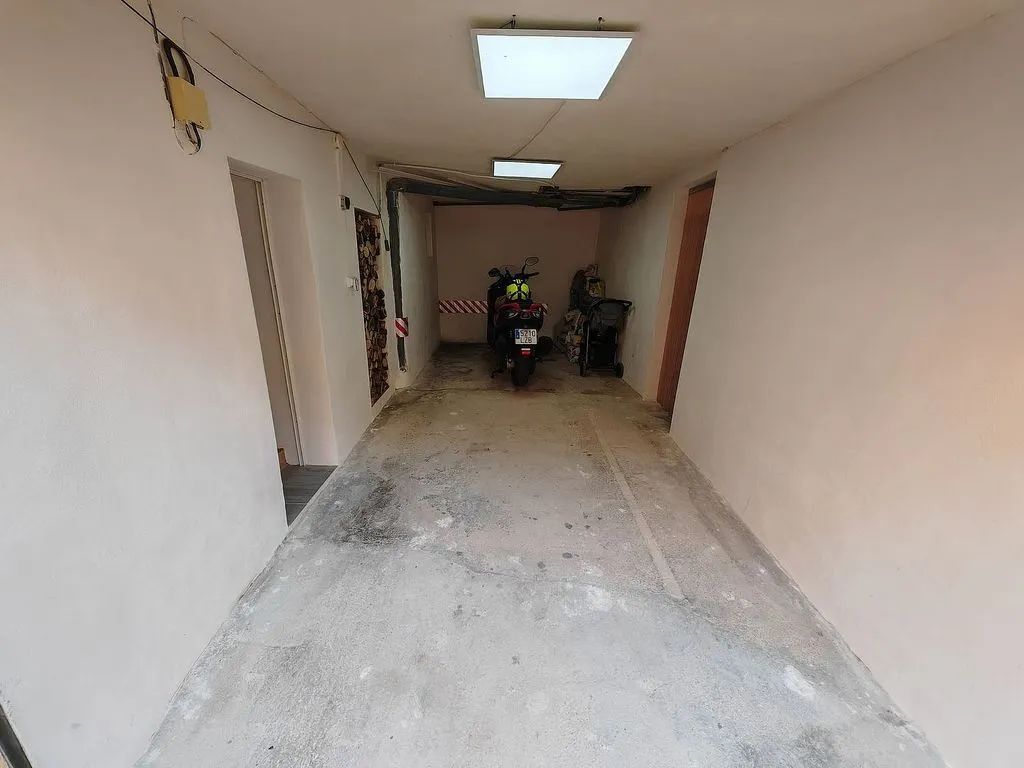 Garaaž - Fully Renovated Townhouse with Terrace in Agost