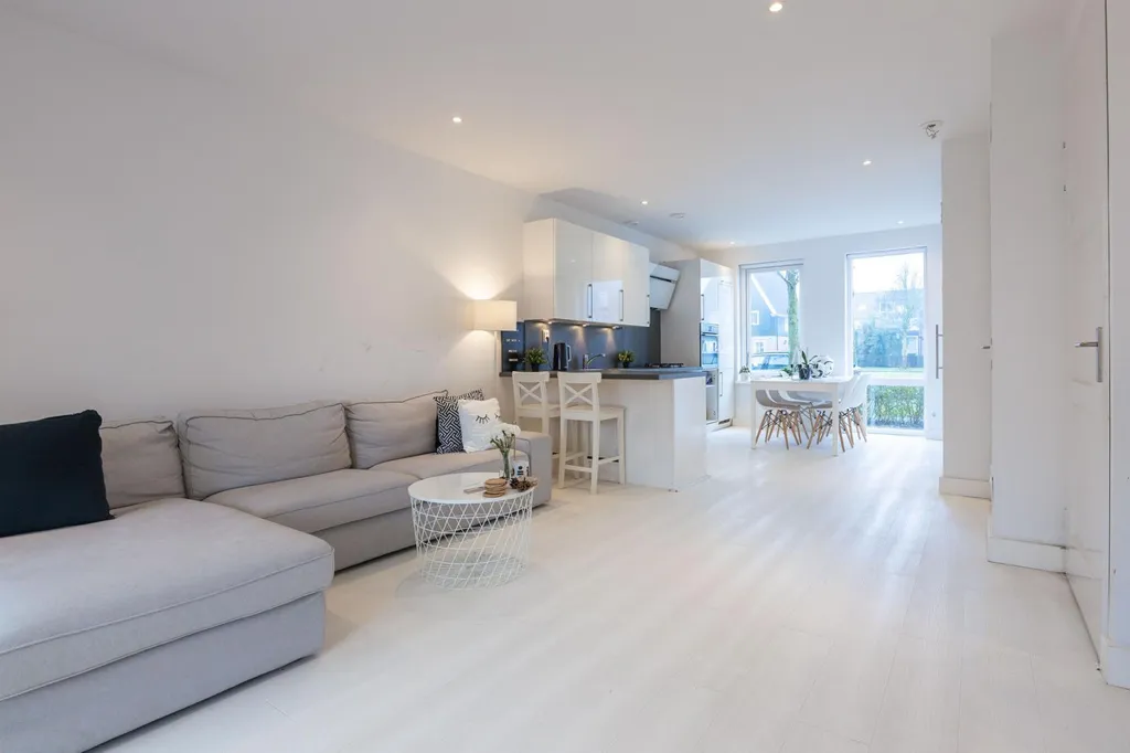 6-room house in Zwaag