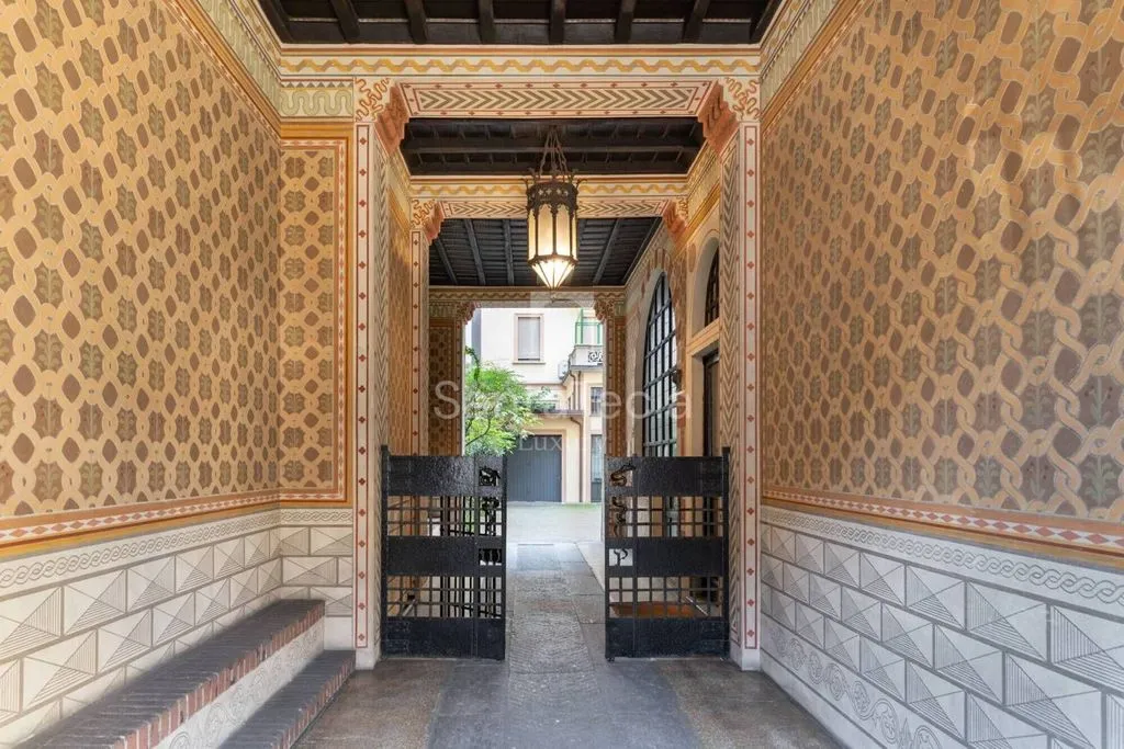 hallway_entrance