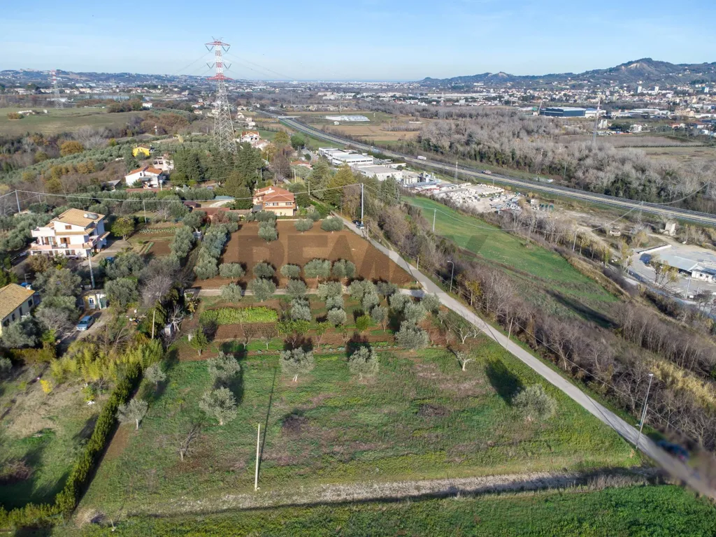 Vue aérienne - Buildable Land with Strategic Access in Cepagatti