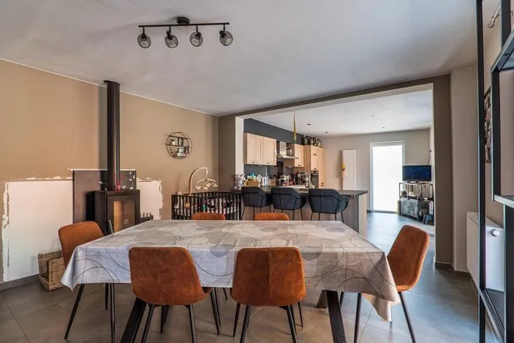 Maison avec Panneaux Solaire et Cuisine Équipée à Havré