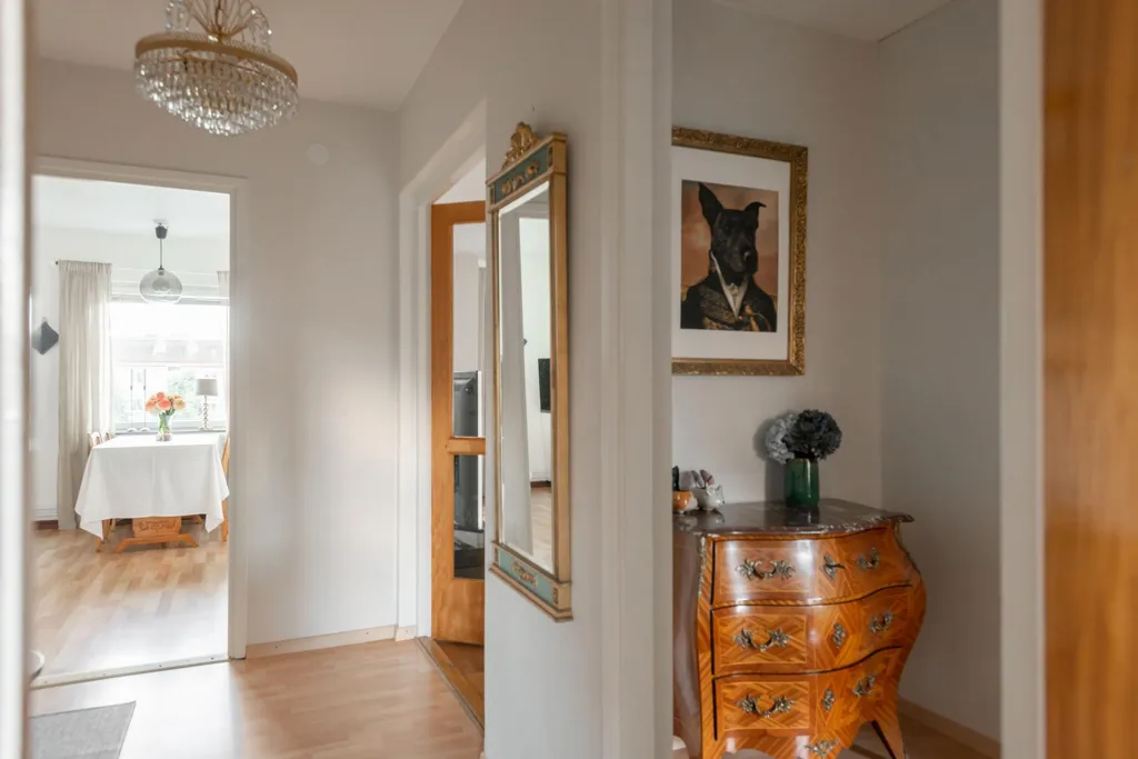 hallway_entrance
