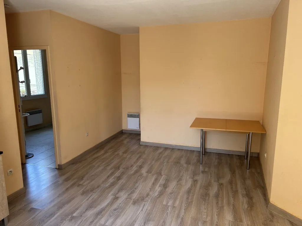 Toad - 3-Bedroom Apartment in Sete