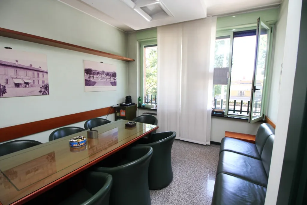 Kabinet - Office with Parking in Central Lainate