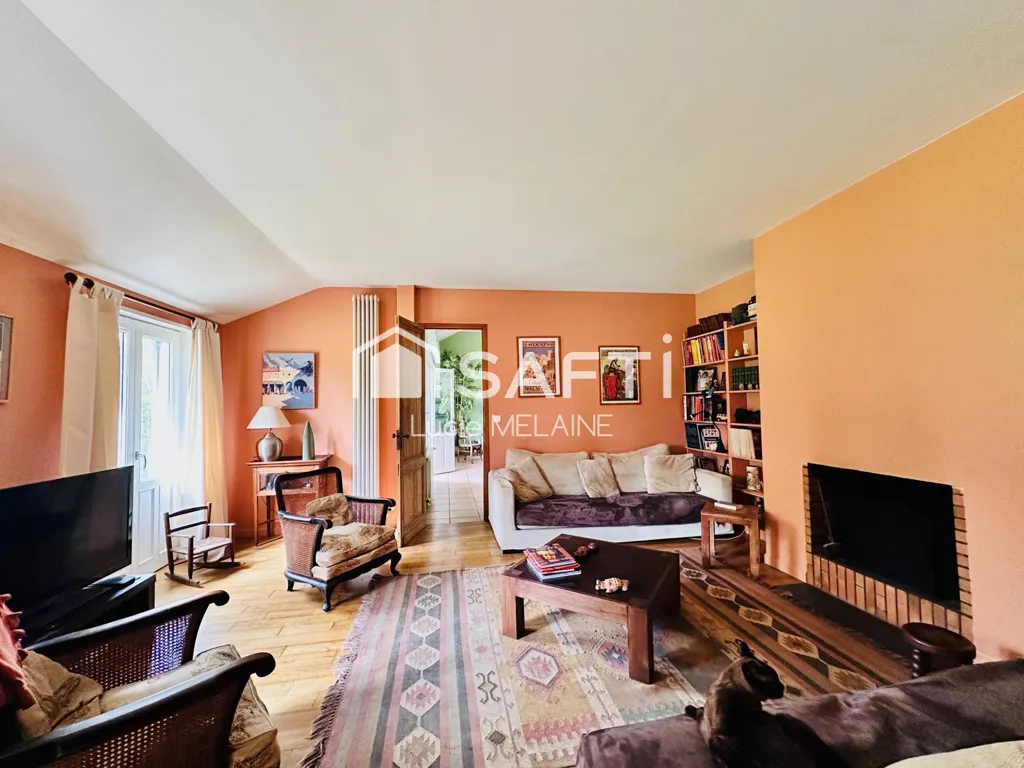 Living Room - Single-Storey House with Large Garden in Merignac